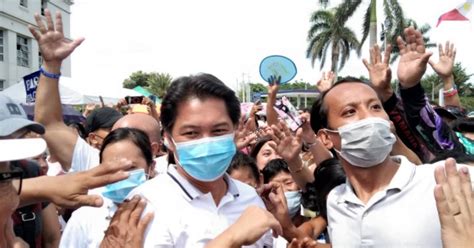 bacolod mayor benitez|Benitez unseats Leonardia as mayor of Bacolod City.